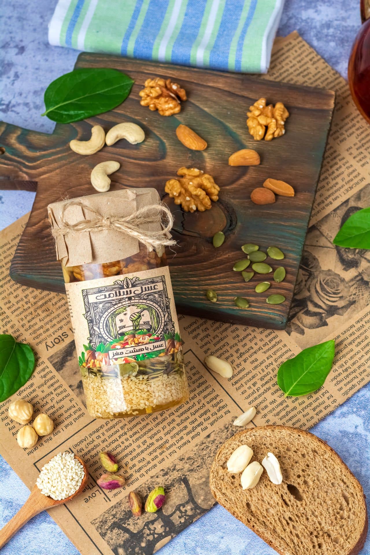عسل سلمات بريميوم نقي طبيعي مع 8 مكسرات مختلطة  خليط فاخر من العسل والمكسرات