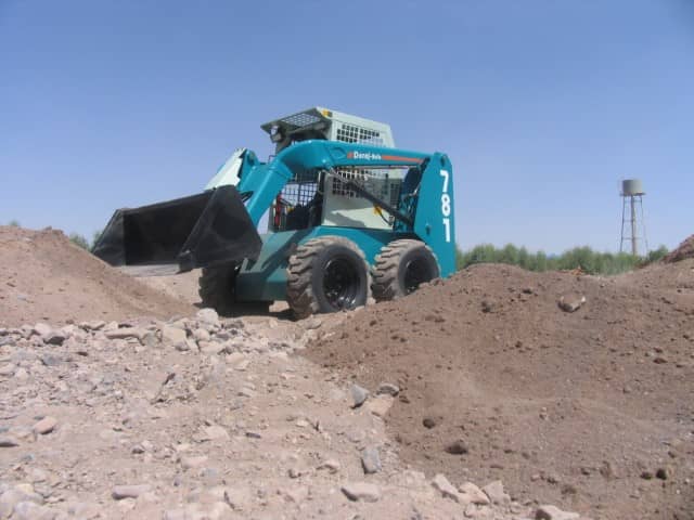 Skid Steer Loader – Model 781 (Mini Loader)