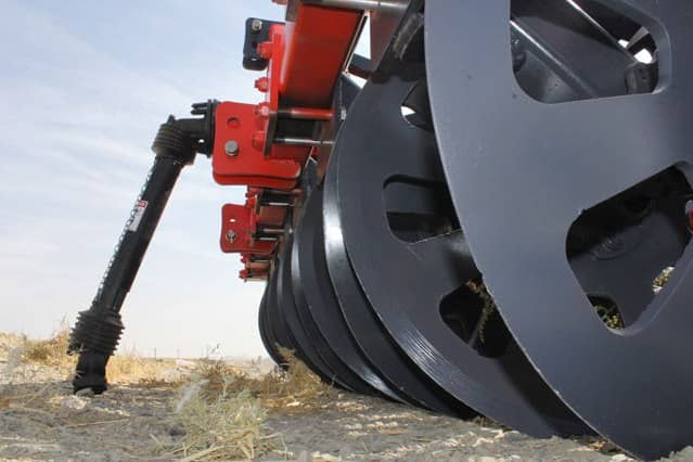Six-row disc beet harvester