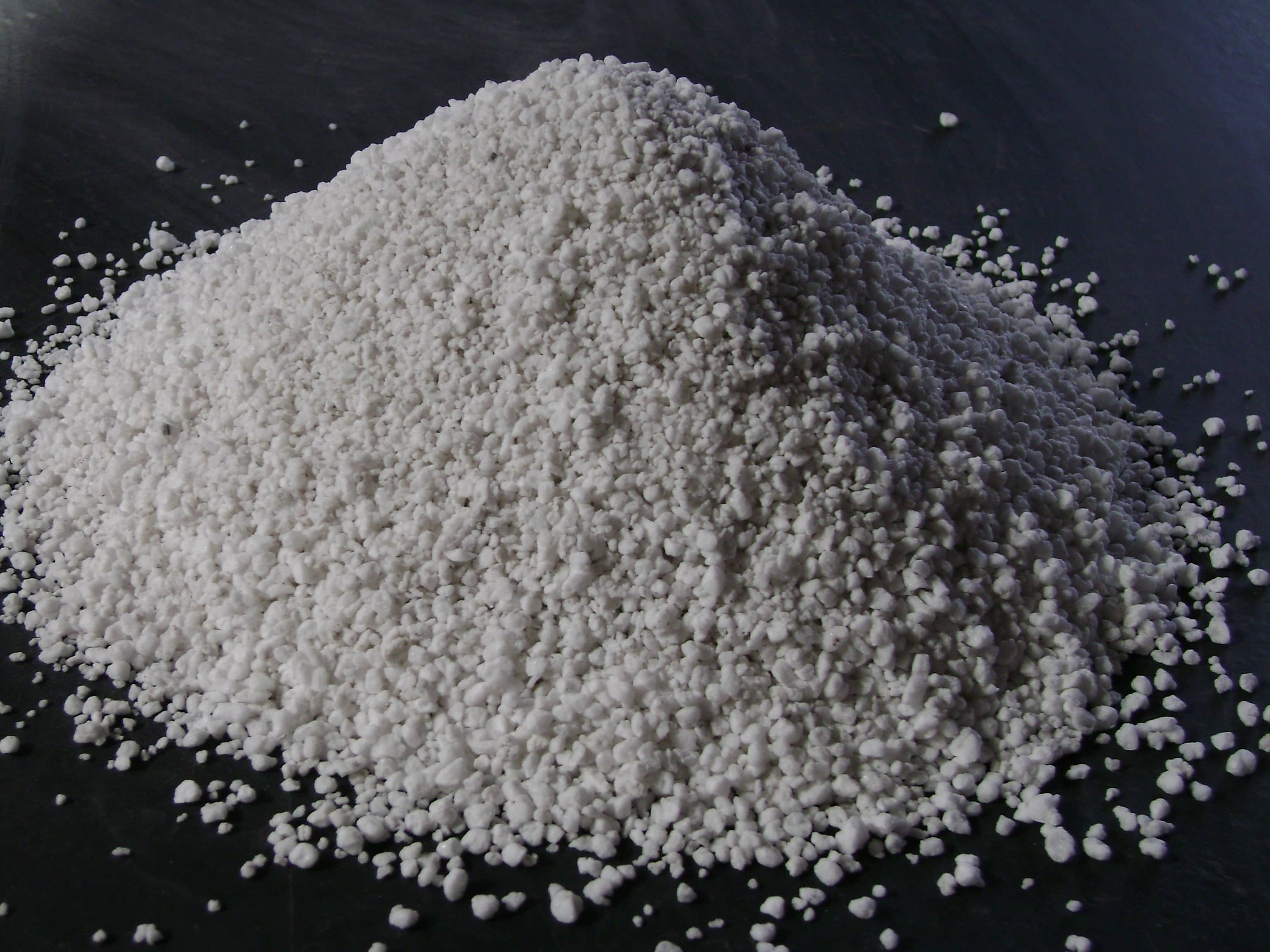 Horticultural-Grade Expanded Perlite for Soil Conditioning and Plant Growing Media
