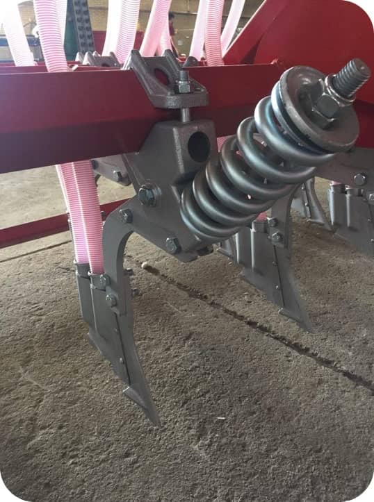 Seed and Fertilizer Applicator / Aska 2500 Tractor-Pulled Implement