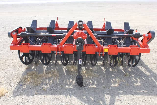 Six-row disc beet harvester