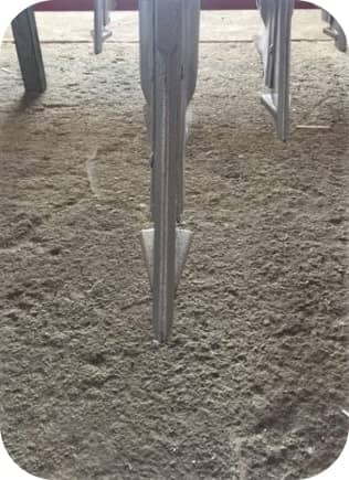 Seed and Fertilizer Applicator / Aska 2500 Tractor-Pulled Implement