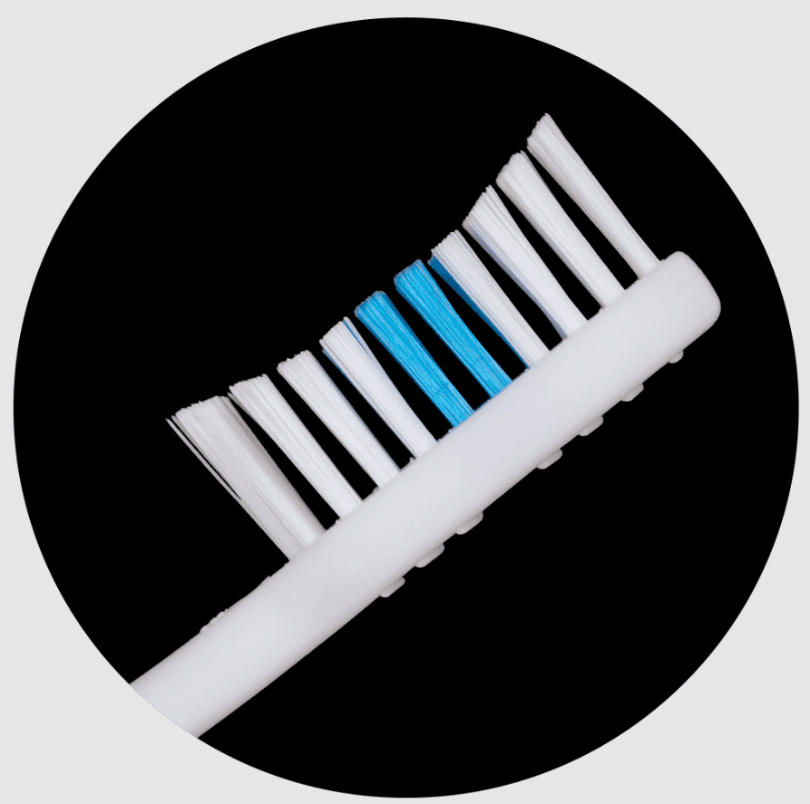 HiDent Flexi soft-medium toothbrush with cap