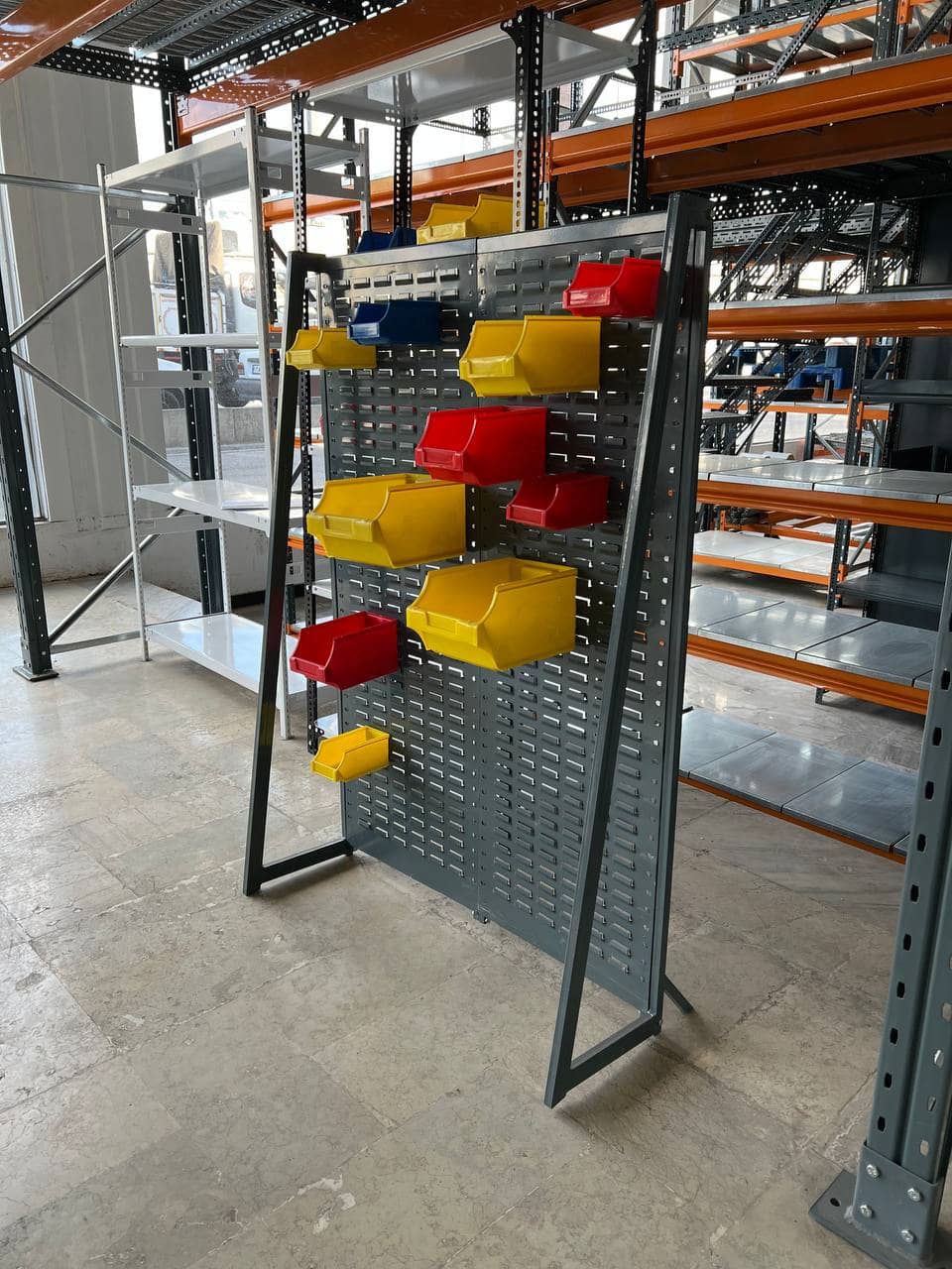 box storage stand (louvered panel)
