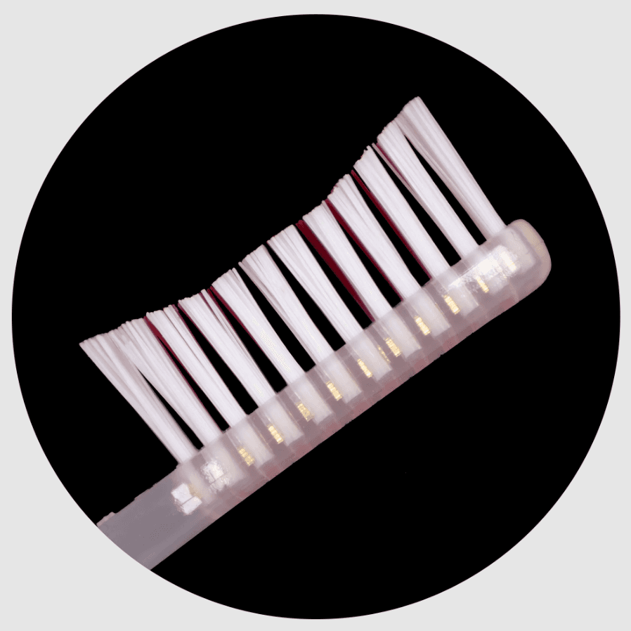 Hident Hi Clean Toothbrush, Medium, with Cap
